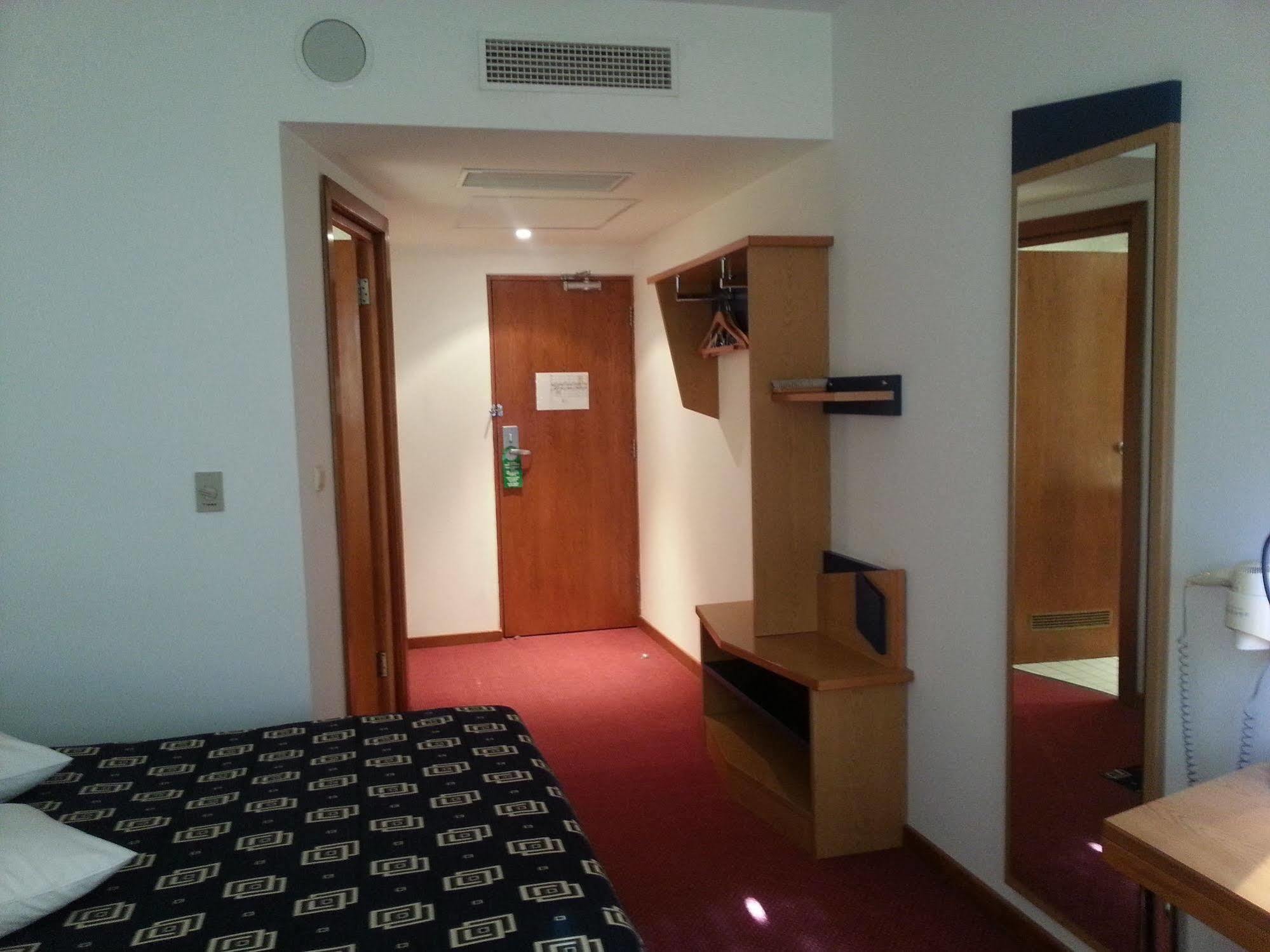 Iris Hotel 3*