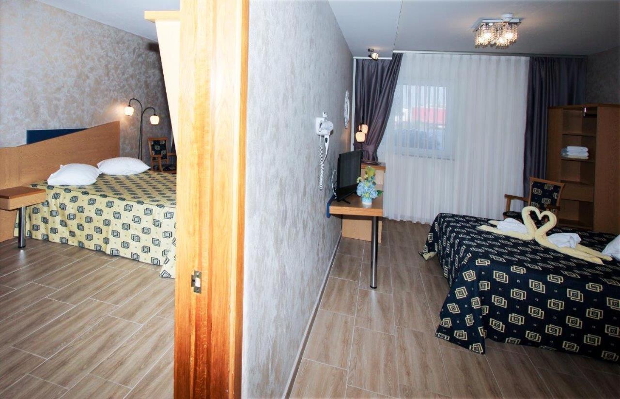Iris Hotel