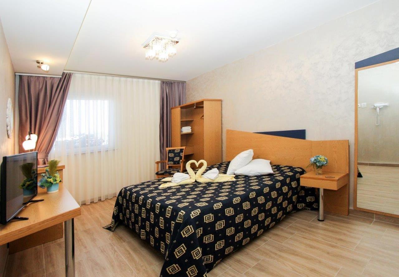 Iris Hotel 3*